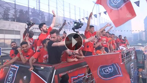 Başakşehir, şampiyonluk kupasını almaya böyle gitti
