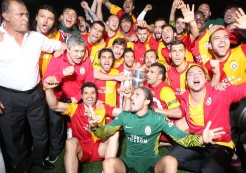 ...VE GALATASARAY KUPAYI KALDIRDI
