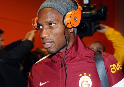 DROGBA PART� KURMAYA SICAK BAKTI!