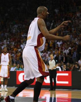 g-saray_cc-banvit_9320d_400.jpg