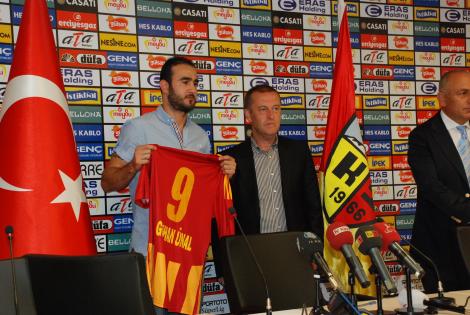 [Resim: gokhan_unal_kayseride_814a5_400.jpg]