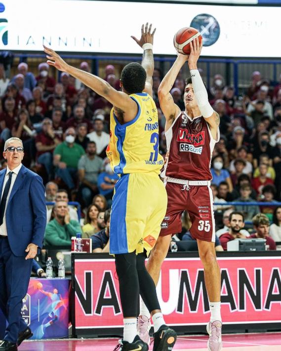 Derek Willis Anadolu Efes Te Sporx Galeri