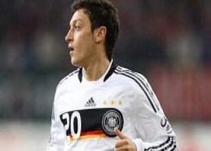 Mesut Almanya'yı salladı!