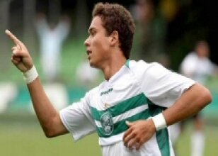 Keirrison i�in Alex devrede!