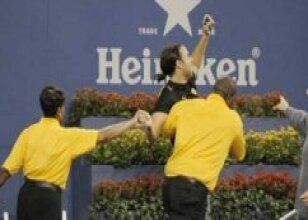 Nadal'ı öptü, tutuklandı