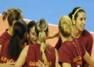 Galatasaray zafer pe�inde!