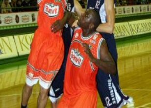 Banvit ba�tan koptu: 72-59