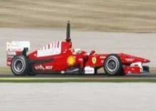 Ferrari de yeni arac� ile pistte