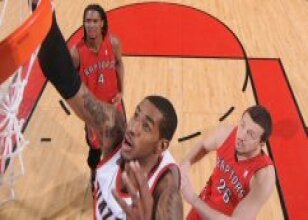 Toronto'da d���� s�r�yor: 109-98