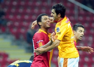 Cim Bom TT Arena'da kral!
