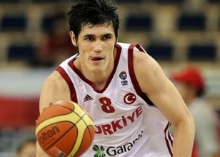 http://cdn.sporx.com/img/3/2011/slovenya-turkiye-ersan-ilyasova.jpg