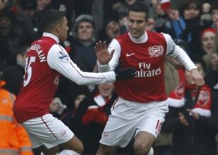 arsenal_sevinc_vanpersie_chamberlain_4574.jpg