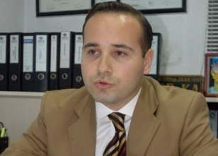 [Resim: oguz-ortakoyluoglu.jpg]