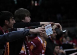 G. Sarayl� taraftarlardan Ali Ko�'a tepki!