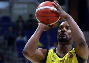 Dyshaywn Pierre ve Metecen Birsen 3 yıl daha Fenerbahçe Beko da