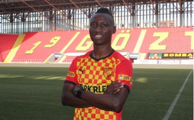 Göztepe, Obinna Nwobodo'yu transfer etti