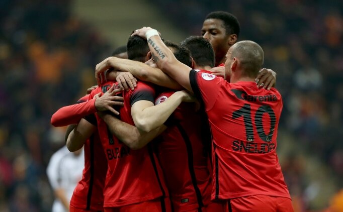 Arena'da Galatasaray turlad�
