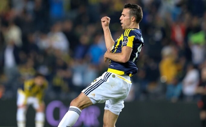Fenerbah�eli Robin van Persie zirve yapt�