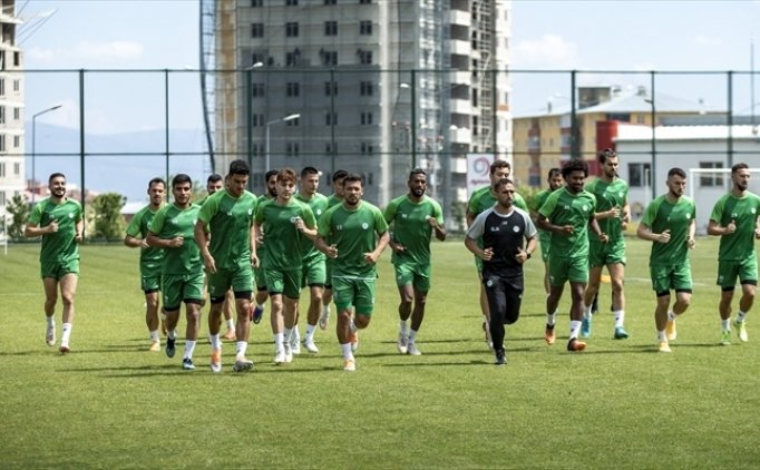 Konyaspor'da haz�rl�klar s�r�yor