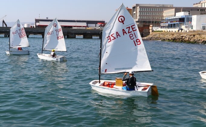 Azerbaycan Yelken Milli Tak�m�, Tekirda�'da mavi sulara yelken a��yor