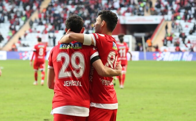 Antalyaspor sahas�ndaki yenilmezli�ini 7 ma�a ��kard�