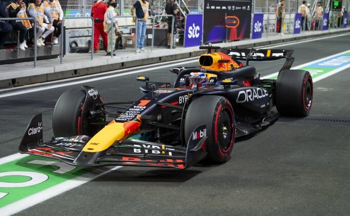 Suudi Arabistan GP'sinde pole Verstappen'in