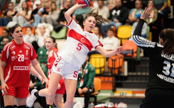 Hentbol Kad�n Milli Tak�m�m�z�n kamp kadrosu belli oldu