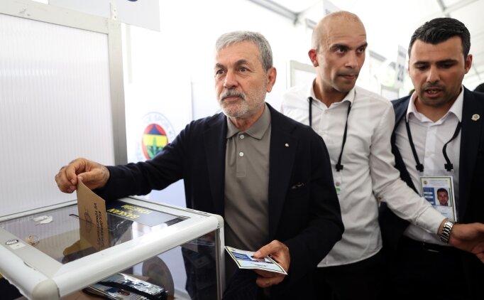 Aykut Kocaman, orta sahaya transfer istemiyor!