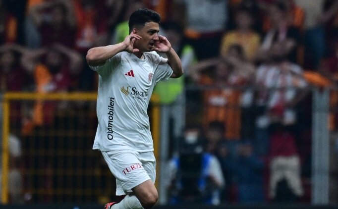 Antalyaspor'da iki futbolcuyla yeni s�zle�me