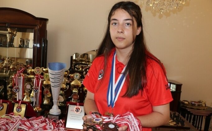 Beren Kalyoncu'ya b�y�k �nvan