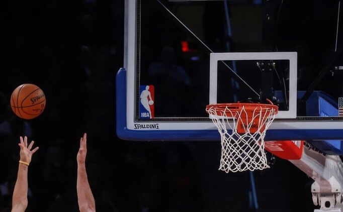 Oklahoma City Thunder, NBA Bat� Konferans� final serisinde 3-2 �ne ge�ti