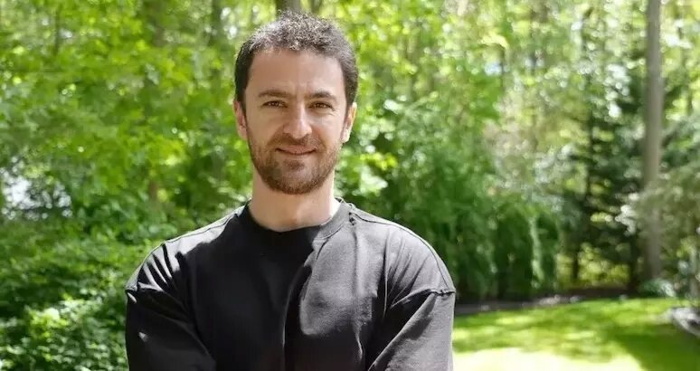 Emre Kara: 'Her bir kula�, hedefe do�ru at�lan kararl� bir ad�m'