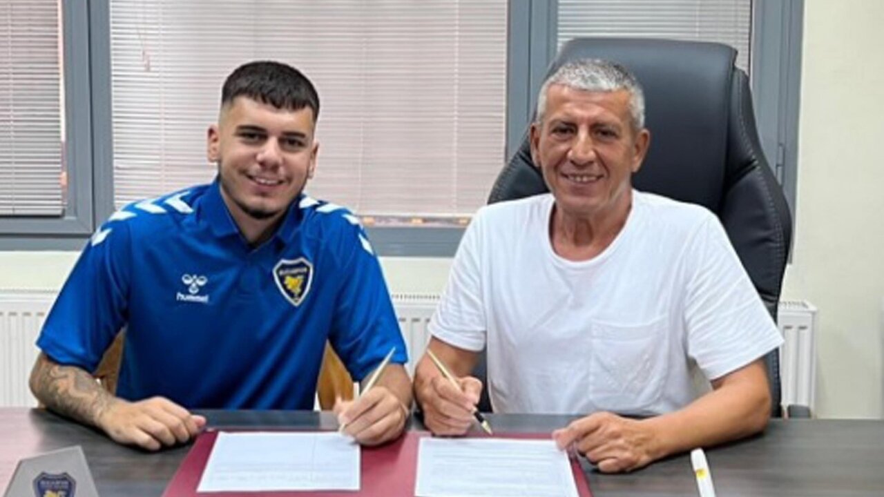 Bucaspor'dan profesyonel imza ata��