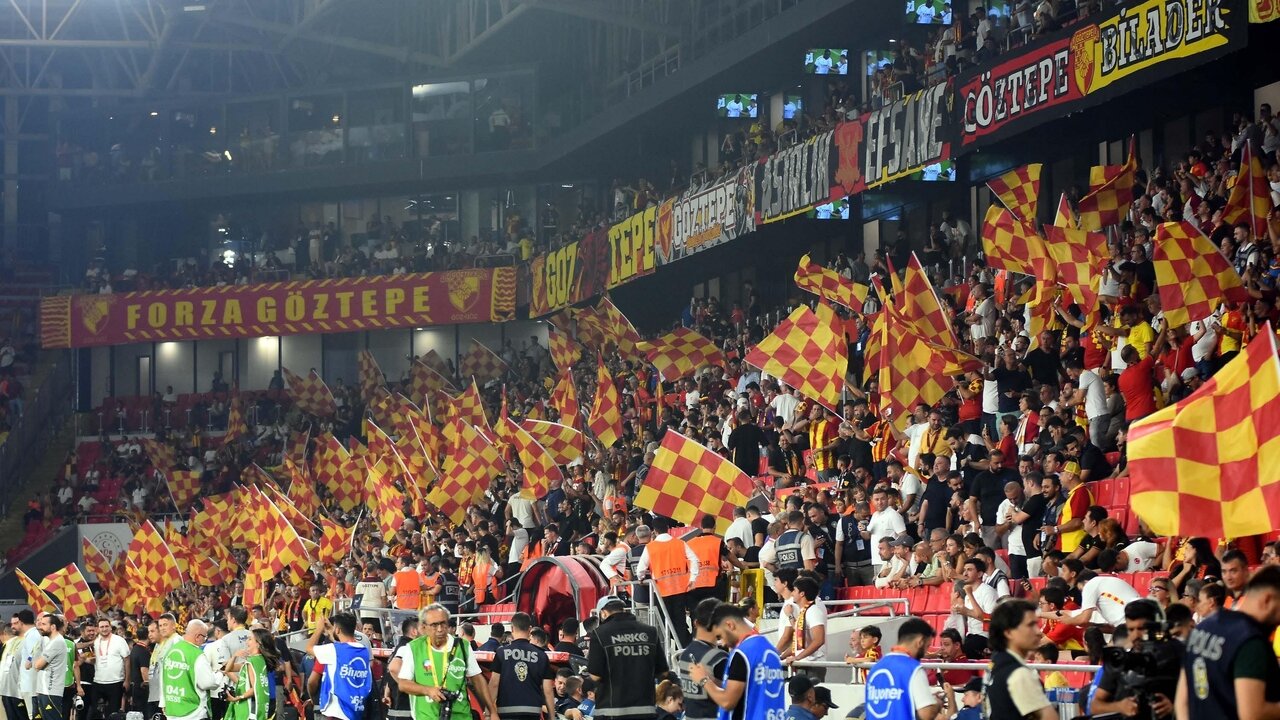 G�ztepe'de G�rsel Aksel Stadyumu b�y�yor