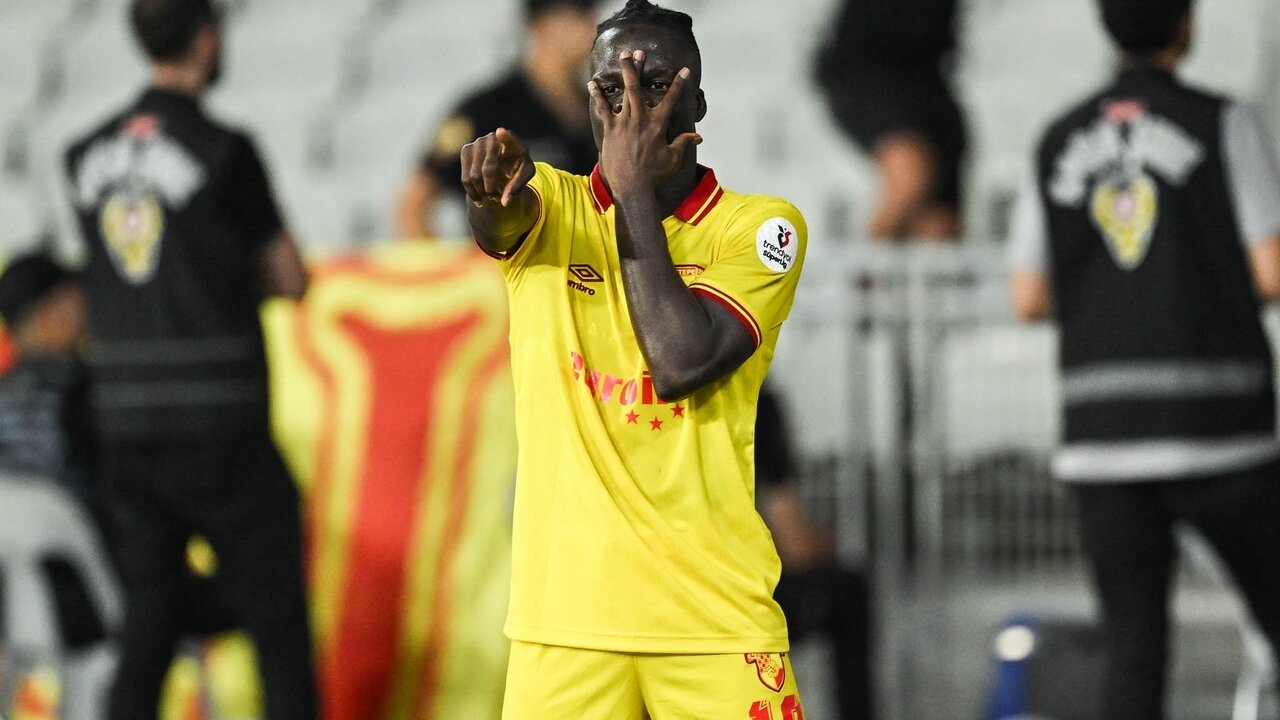 G�ztepe'de Olaitan y�ld�z�n� parlat�yor!