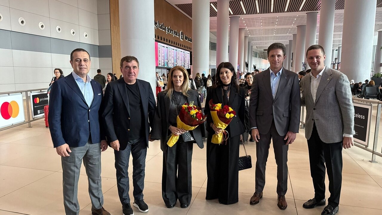 Hagi ve Popescu, kupan�n y�ld�n�m�nde �stanbul'da