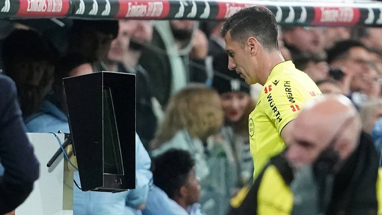 La Liga'da teknik direkt�rlere 'VAR incelemesi talep etme' hakk�