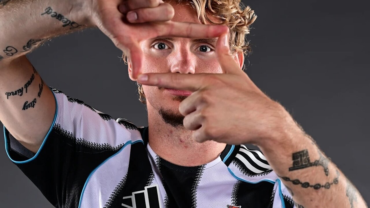 Newcastle United rekor transferi a��klad�: Woltemade