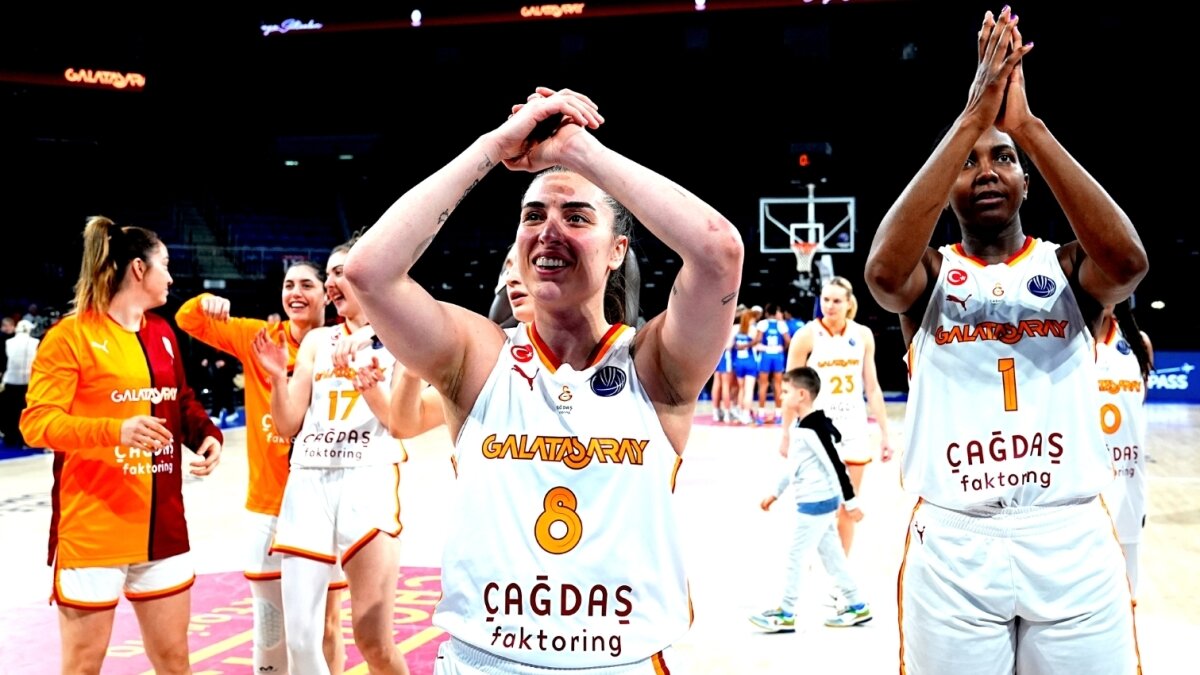 Galatasaray, final a�k�na parkede