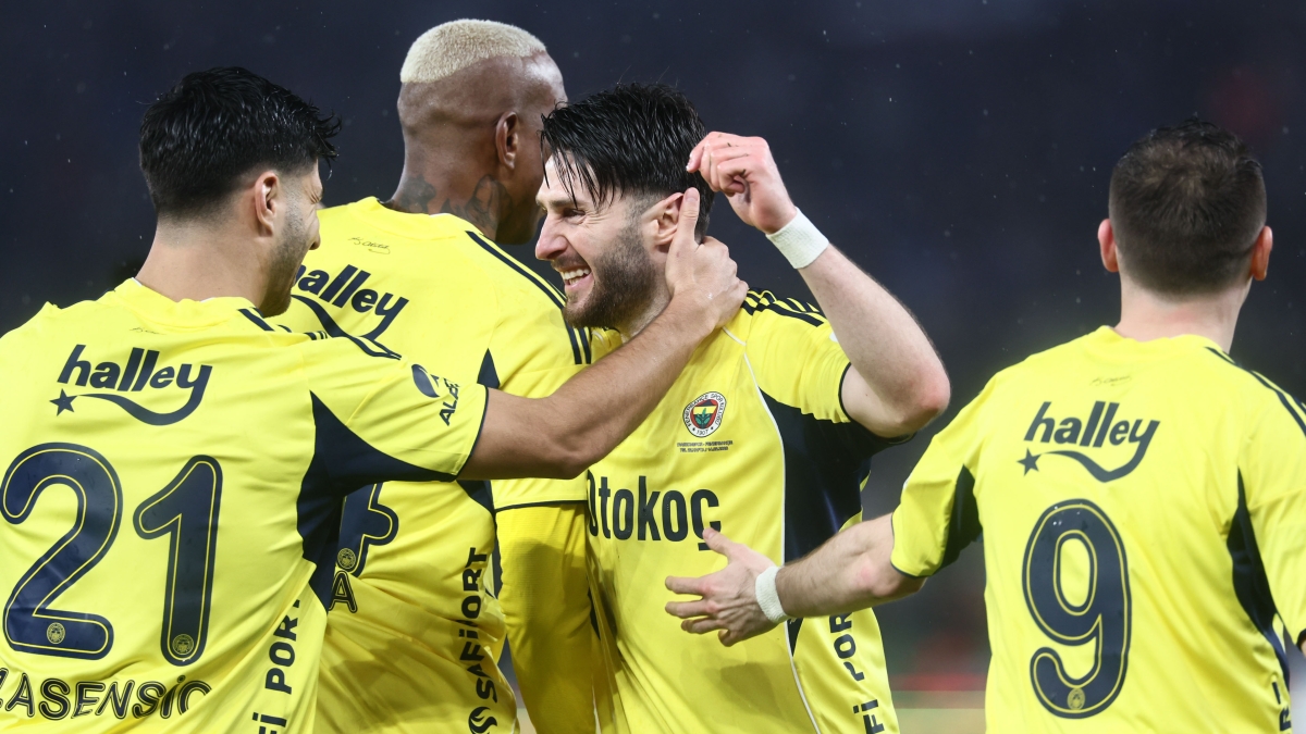 Fenerbah�e'de y�ld�zlar kariyer sezonunu ya��yor