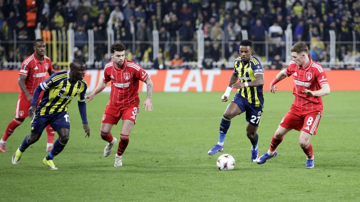 Fenerbah�e Kad�k�y'de sevinemiyor