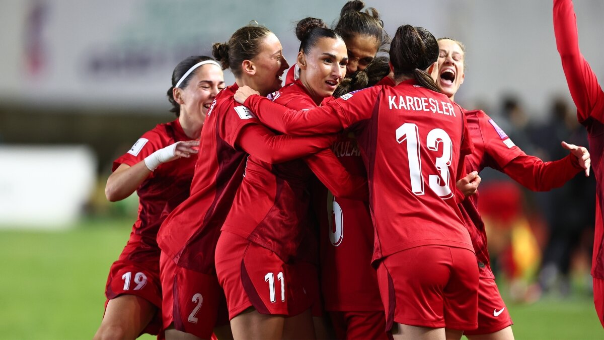 A Milli Kad�n Futbol Tak�m� 7 basamak birden y�kseldi!