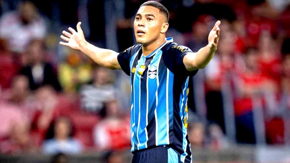 Carlos Vinicius, �st �ste 3 penalt� ka��rd�!