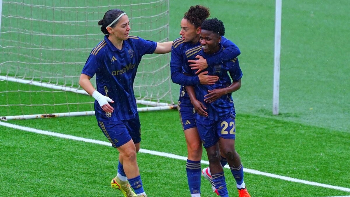 Fenerbah�e Arsavev �ampiyonlu�a ko�uyor!