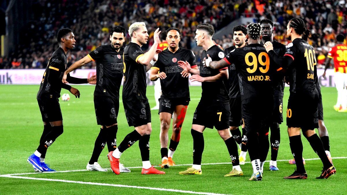 Galatasaray 'y�zde y�z �ampiyon'