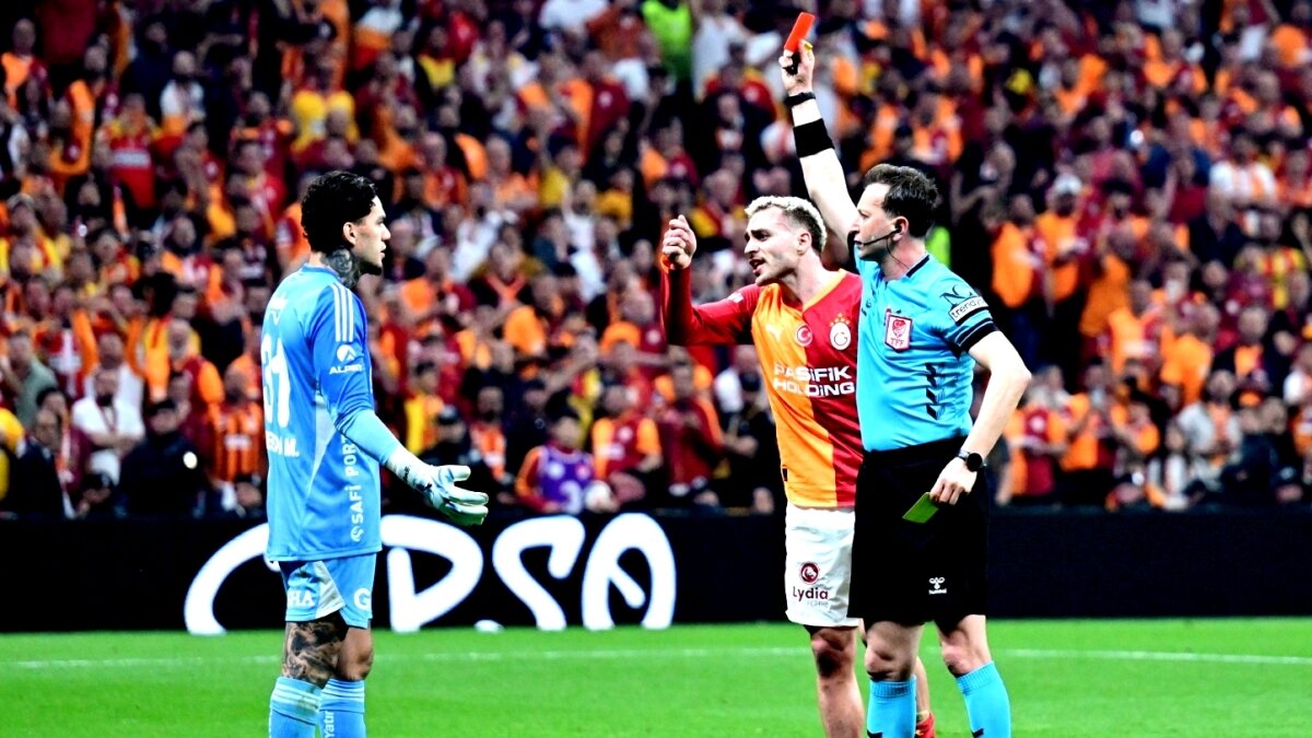 Ali Palab�y�k, Yasin Kol'u ele�tirdi: 'Ederson ceza almayabilir'