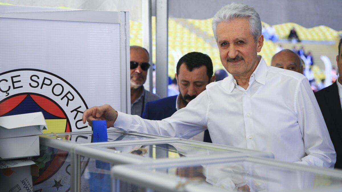 Fenerbah�e'de Ayd�nlar'dan adayl�k karar�!