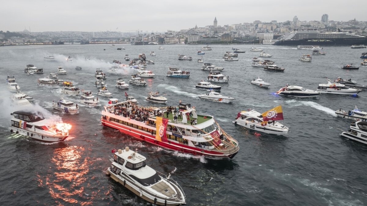 Galatasaray'da kutlamalar yine Yenikap�'da