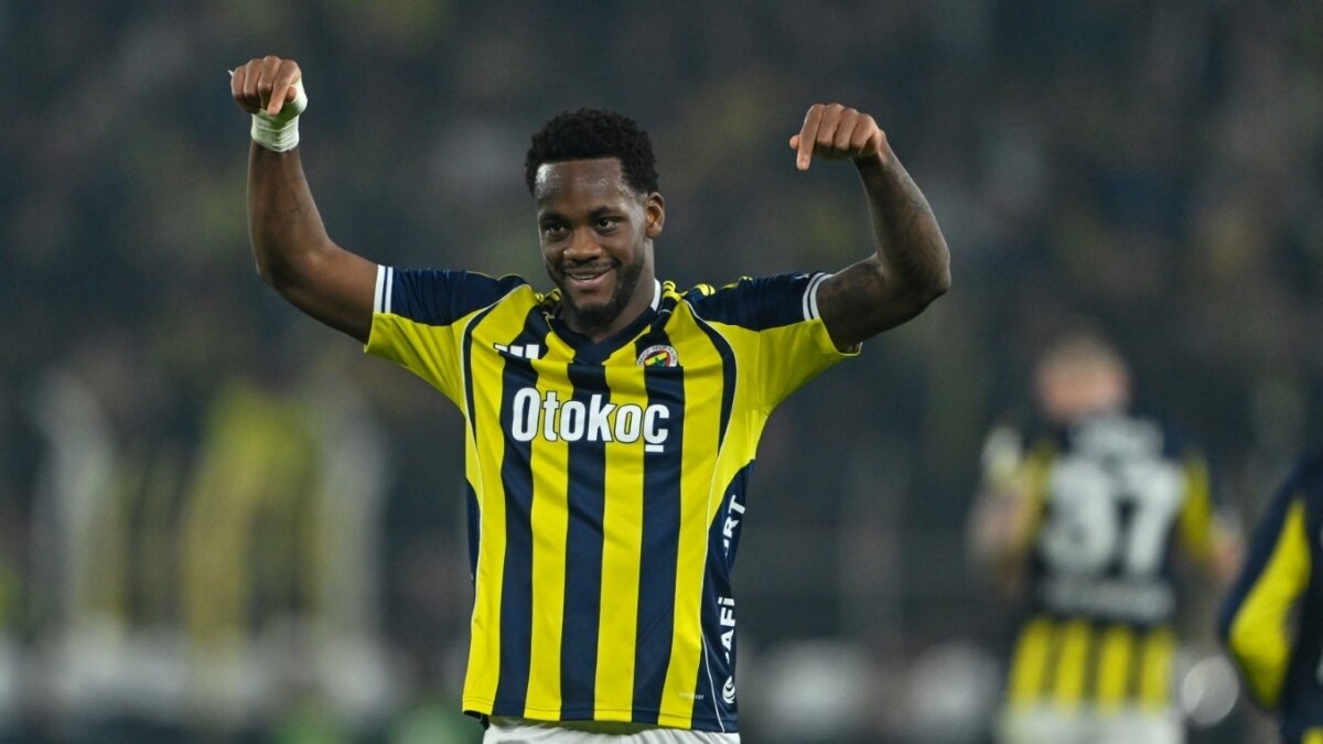 Jhon Duran'dan Fenerbah�e taraftar�n� k�zd�ran hareket!