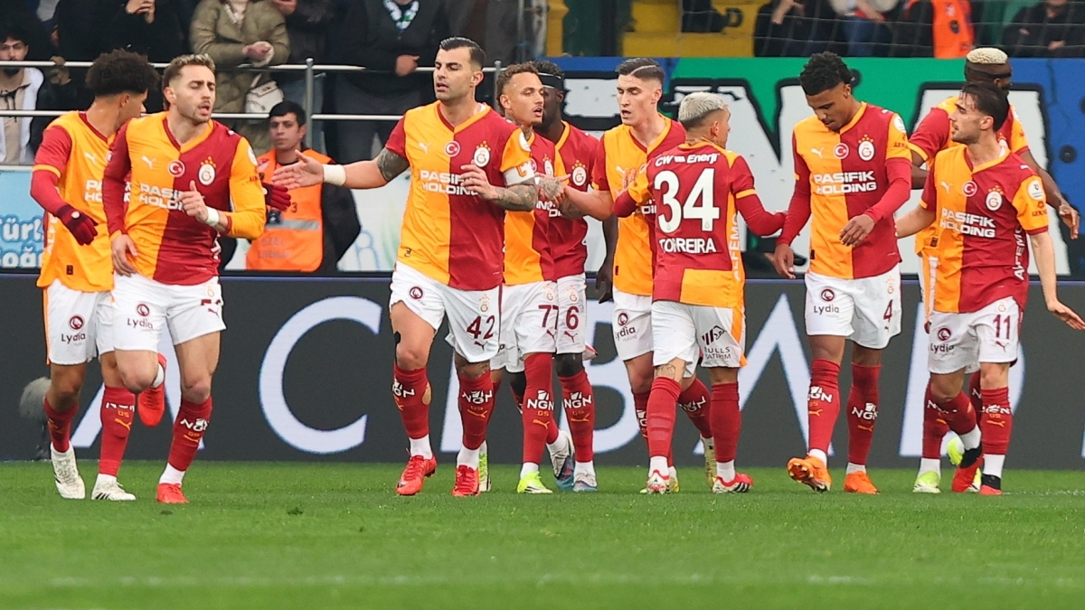 Galatasaray'da dev rekabet!